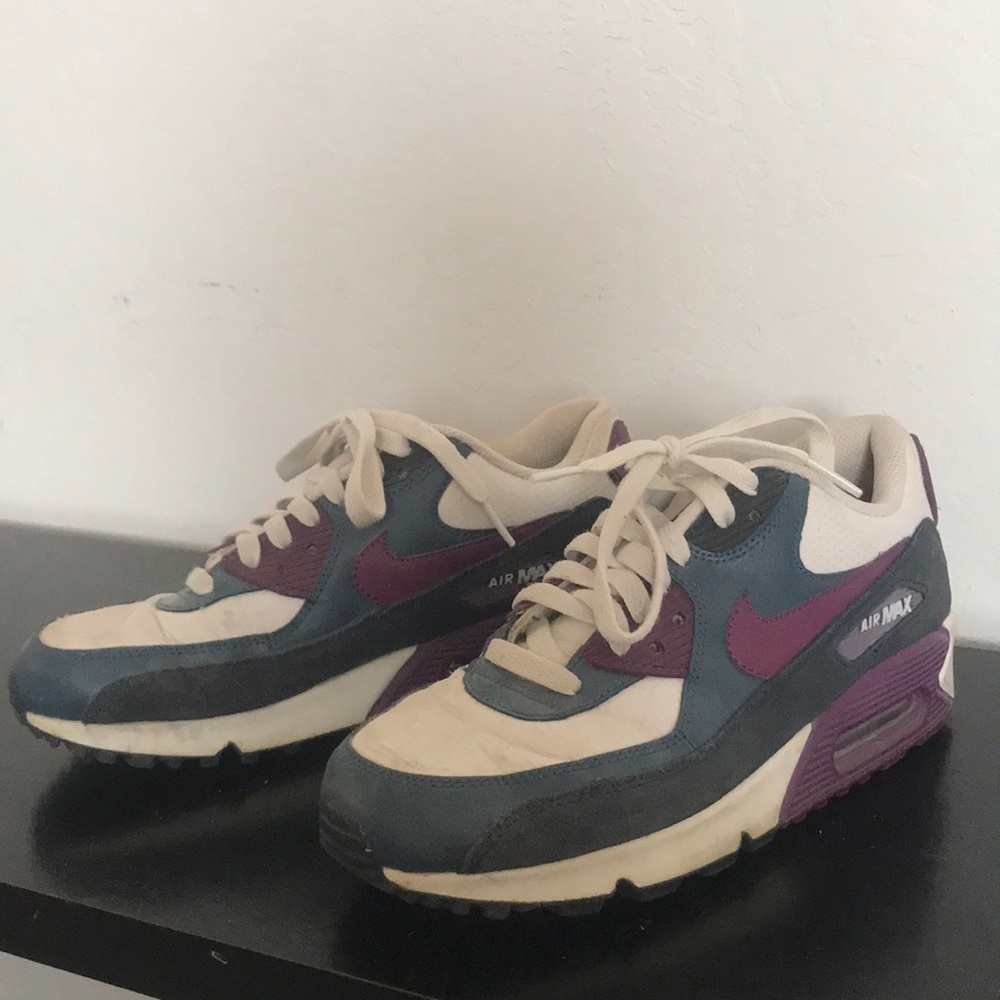 Purple, blue and white NIKE air max sneakers!